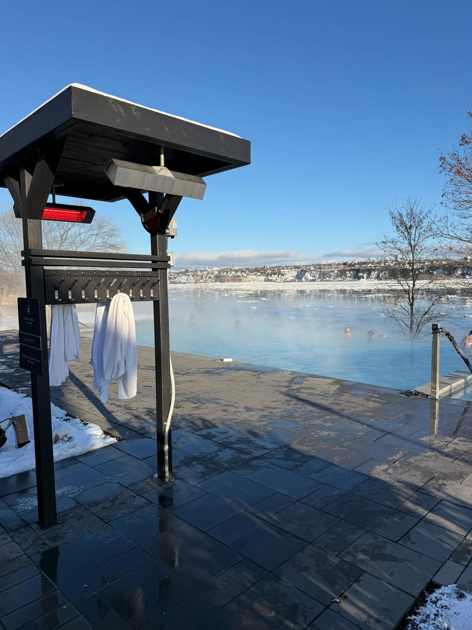 Hot pool in Strom Nordic Spa Québec City