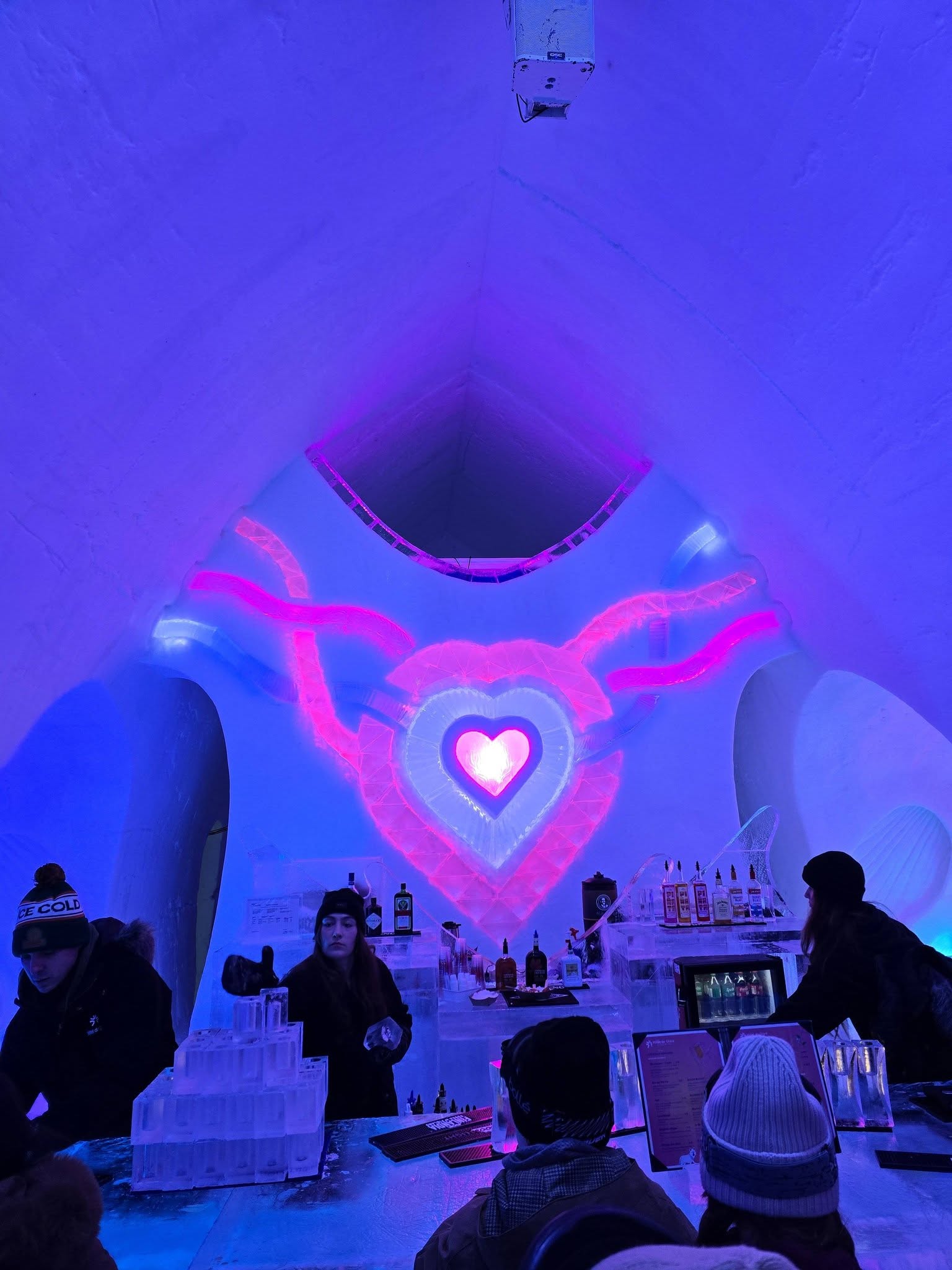 Hôtel de Glace ice bar