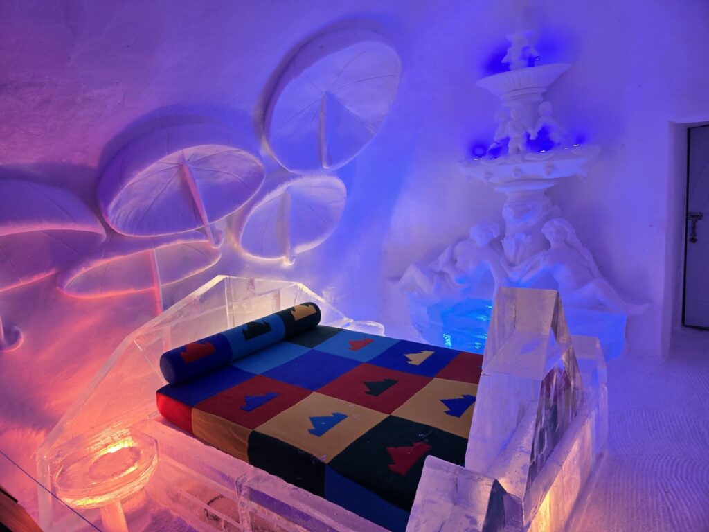 Room inside Hotel de Glace in Quebec