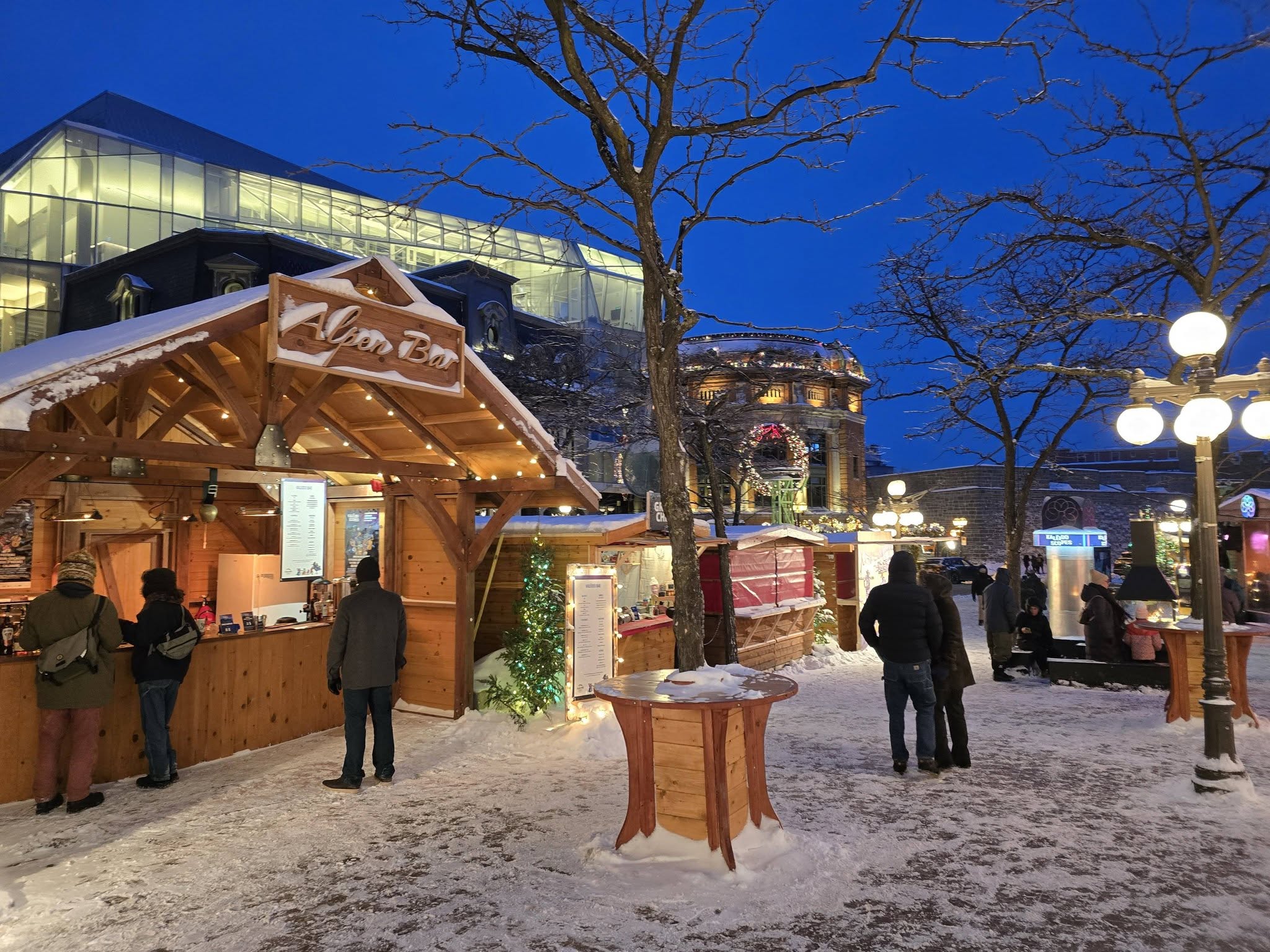Winter festival with shopping and drinks in Quebec City